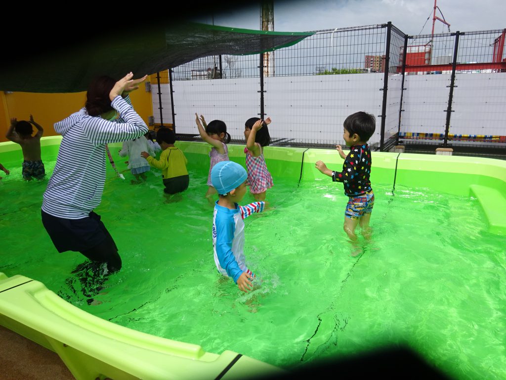 プール遊び ３歳児 幼保連携型認定こども園 花園幼稚園